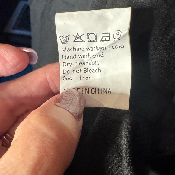 Black V-Neck Blouse with Beige Crochet Trim – Size M - Picture 4 of 6